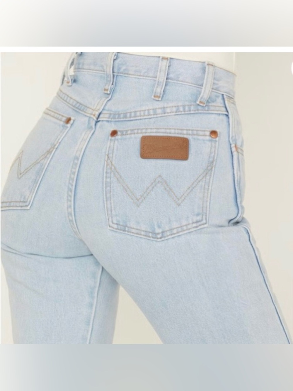 Wrangler Light Blue high waist WrigglerJeans size W25 L28
EUC
